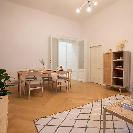 Spacious 110м2 Flat In The Center Apartment