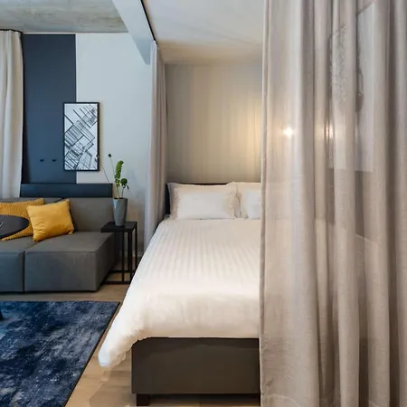 Adina Serviced Aparthotel 4*