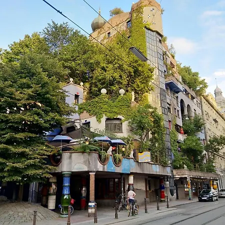 Lovely Modern Historical 1-bedroom * Vienna
