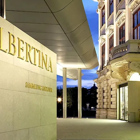 Schoenbrunn - Contactless 24h Check-in Vienna