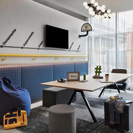 Moxy East Hotel *