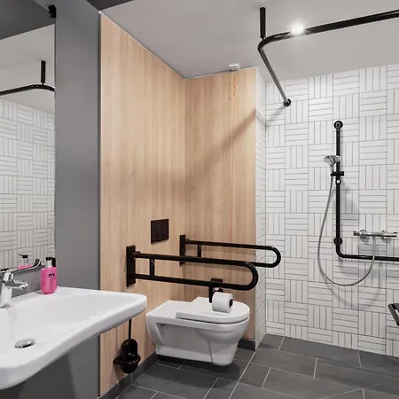 Moxy East Hotel *