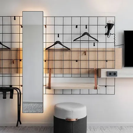 Moxy East Hotel *