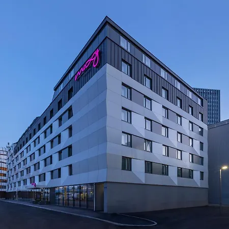 Moxy East Hotel *