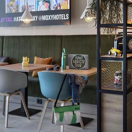 Hotel Moxy East *