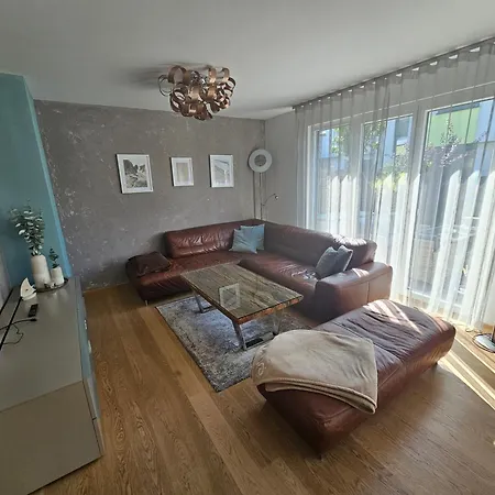 Cosy & Elegant Cityhouse With Garden Semesterbostad