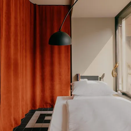 Weltwien Luxury Art & Free Parking Aparthotel 4*