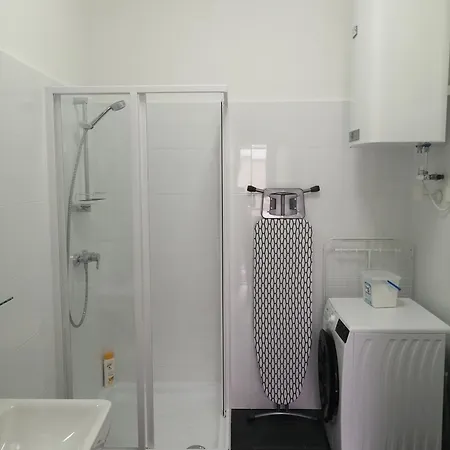 Near Yppenplatz & Brunnenmarkt Apartamento Viena
