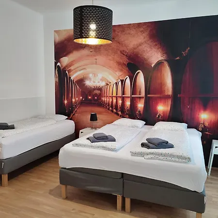 Near Yppenplatz & Brunnenmarkt Viena