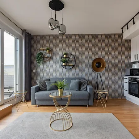 Luxurious Living With Beautiful Terrace *