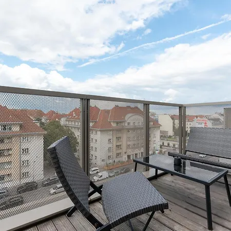 Apartment Luxurious Living With Beautiful Terrace *