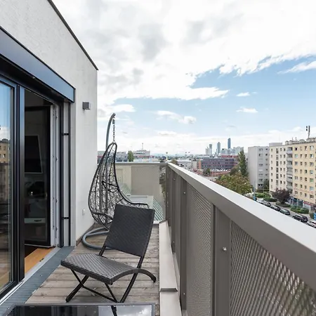 Luxurious Living With Beautiful Terrace *