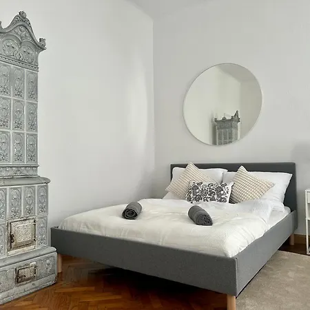 Daire Spacious Apartment, 3 Min To U1 Reumannplatz *
