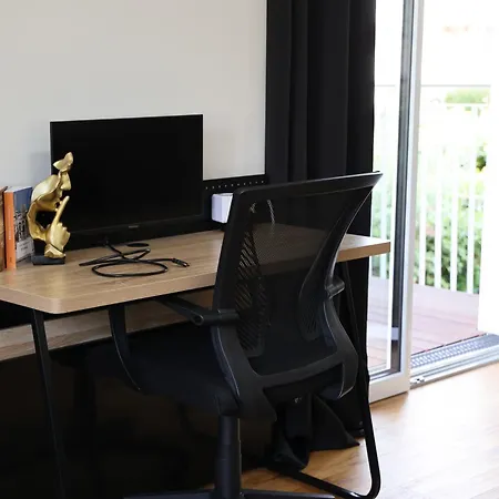 Vienna's Modern Black Beauty - Couples & Family-friendly Apartment *