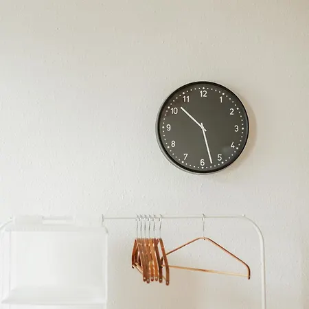 Stylisch In Vienna's 18th District Apartment
