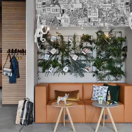 Hotel Moxy East *