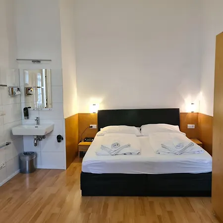 Hotel Ani-falstaff 3*