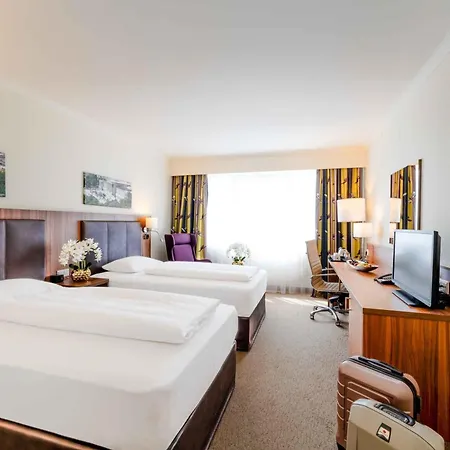 Hotel Plaza Premium 4*