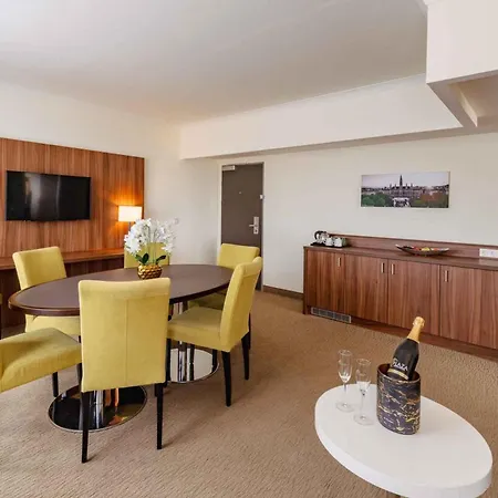 Plaza Premium Hotel