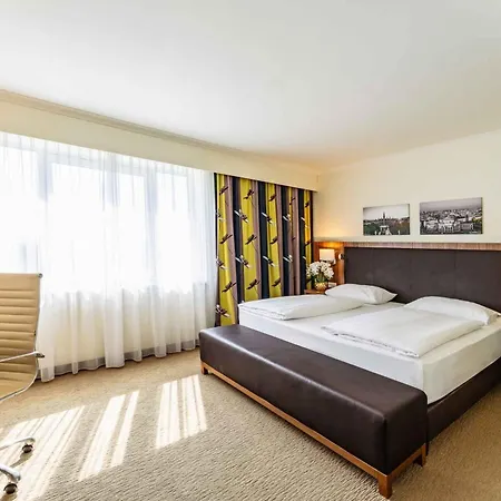 Hotel Plaza Premium 4*