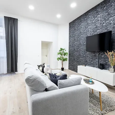 Family Deluxe A Stone Throw From The Centre And Danube *