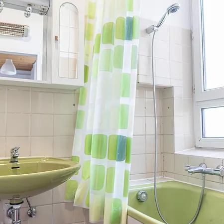 Spacious 3br Comfortable And Apartment Vienna