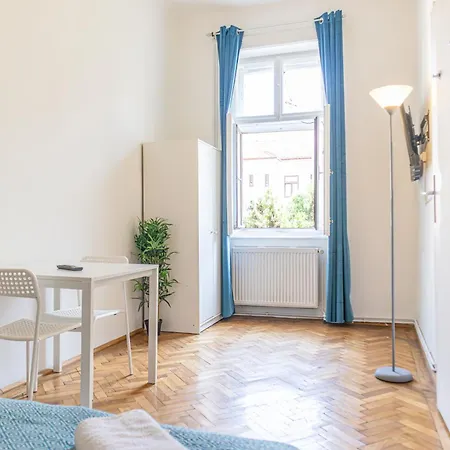 Spacious 3br Comfortable And Apartment Vienna