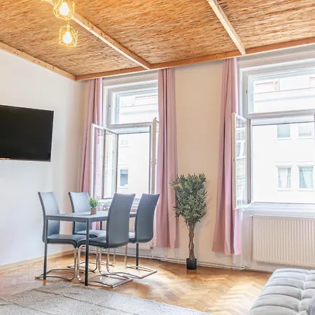 Spacious 3br Comfortable And Apartment Vienna