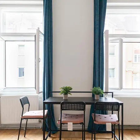 Spacious 3br Comfortable And Apartment Vienna