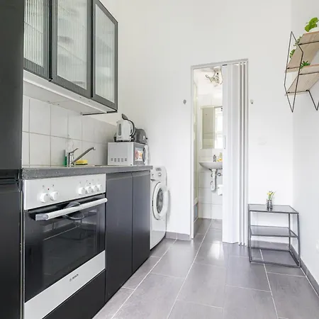 Apartment Inviting Economy 1br Apt. With The Location