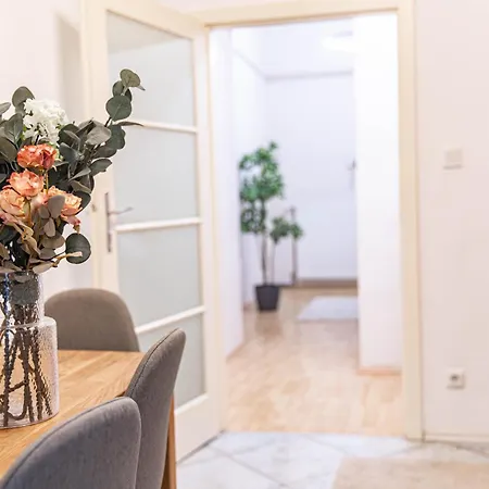 Stylish Apartment, Next To Schloss Belvedere 아파트 비엔나