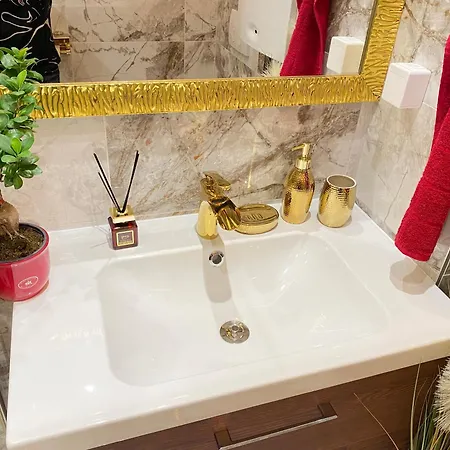 Royal Deluxe