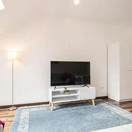 Apartment Airy Attic Apt.: Stylish At Penzing Area *