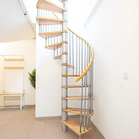 Апартаменты Airy Attic Apt.: Stylish At Penzing Area Вена