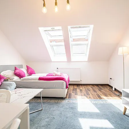 Airy Attic Apt.: Stylish At Penzing Area Вена