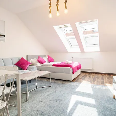 Apartment Airy Attic Apt.: Stylish At Penzing Area *