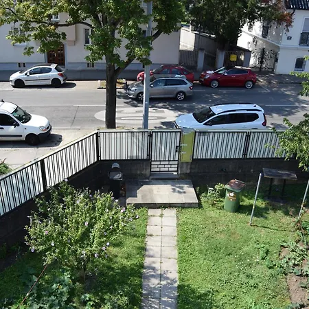 Central-vintage With Free Parking And 5min Walk To Metro Vienna