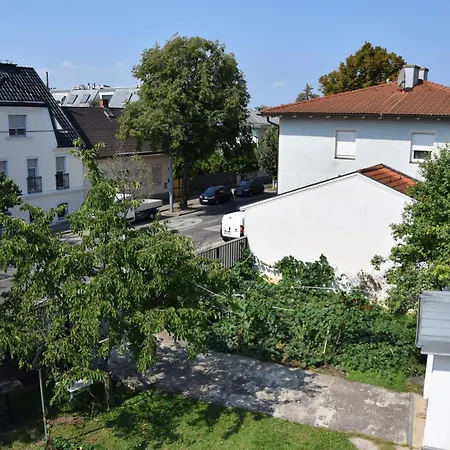 Central-vintage With Free Parking And 5min Walk To Metro Villa Vienna