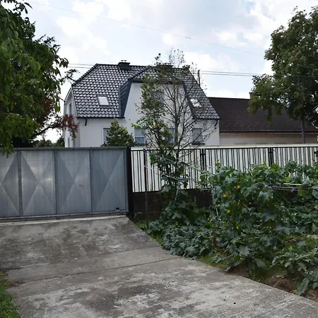 Central-vintage With Free Parking And 5min Walk To Metro Villa