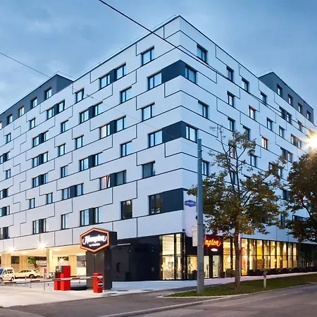 Hotel Hampton By Hilton Messe 3*