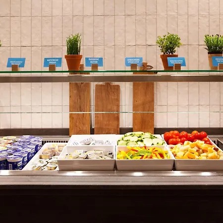 Hampton By Hilton Messe 3*