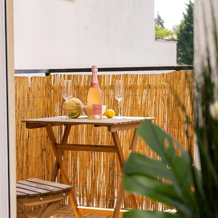 Balcony Oasis Wilhelminenberg