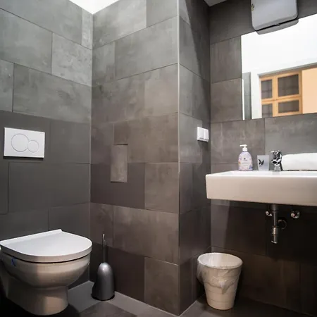 Raimond Apartment *