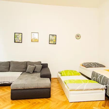 Raimond Apartment *
