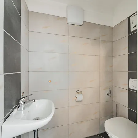 Next To Schoenbrunn - Free Parking !!! Apartmán Vídeň