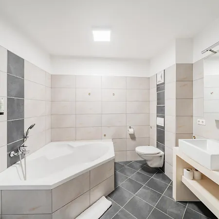 Next To Schoenbrunn - Free Parking !!! Apartment *
