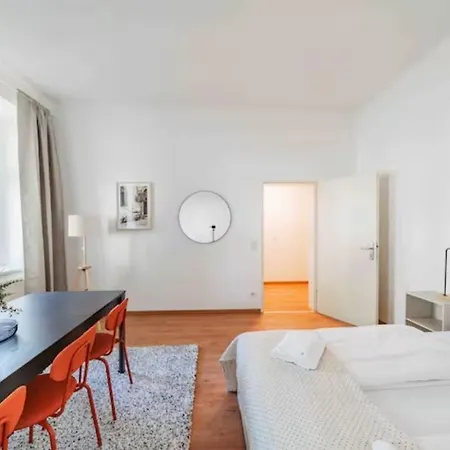 Next To Schoenbrunn - Free Parking !!! *