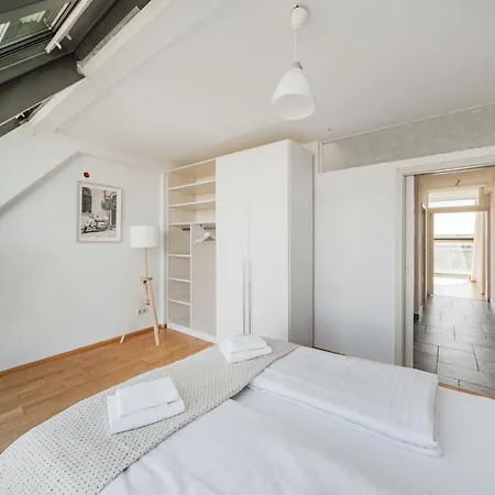 Next To Schoenbrunn - Free Parking !!! Apartmán *
