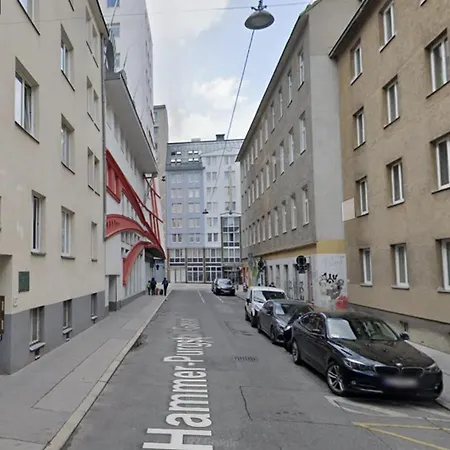 Chic One-bedroom With King-size Bed, Nestled In Vienna's Vibrant Heart Apartment *