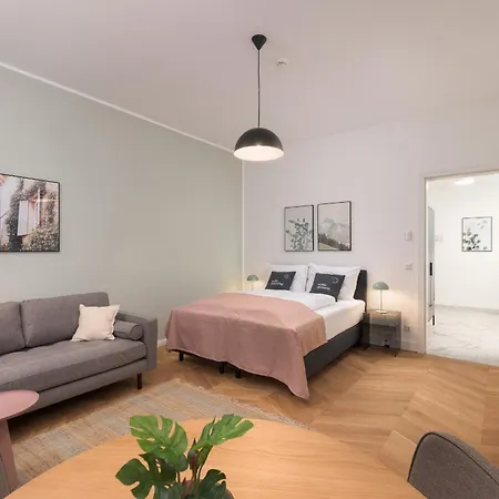 Limehome Karajangasse